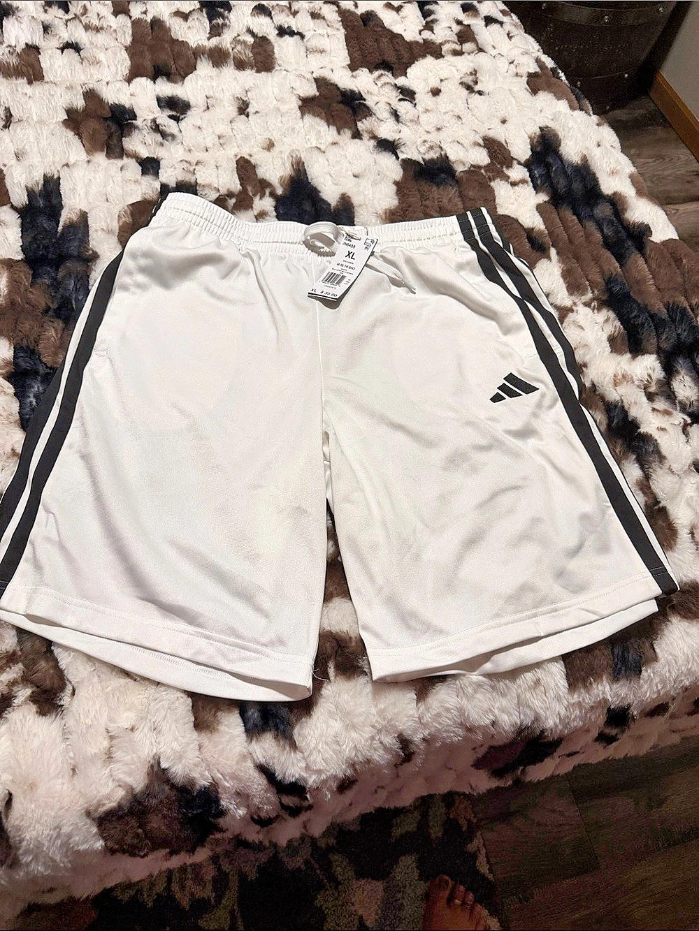 adidas 3-Stripes Essentials Shorts Athletic Shorts White & Black XL